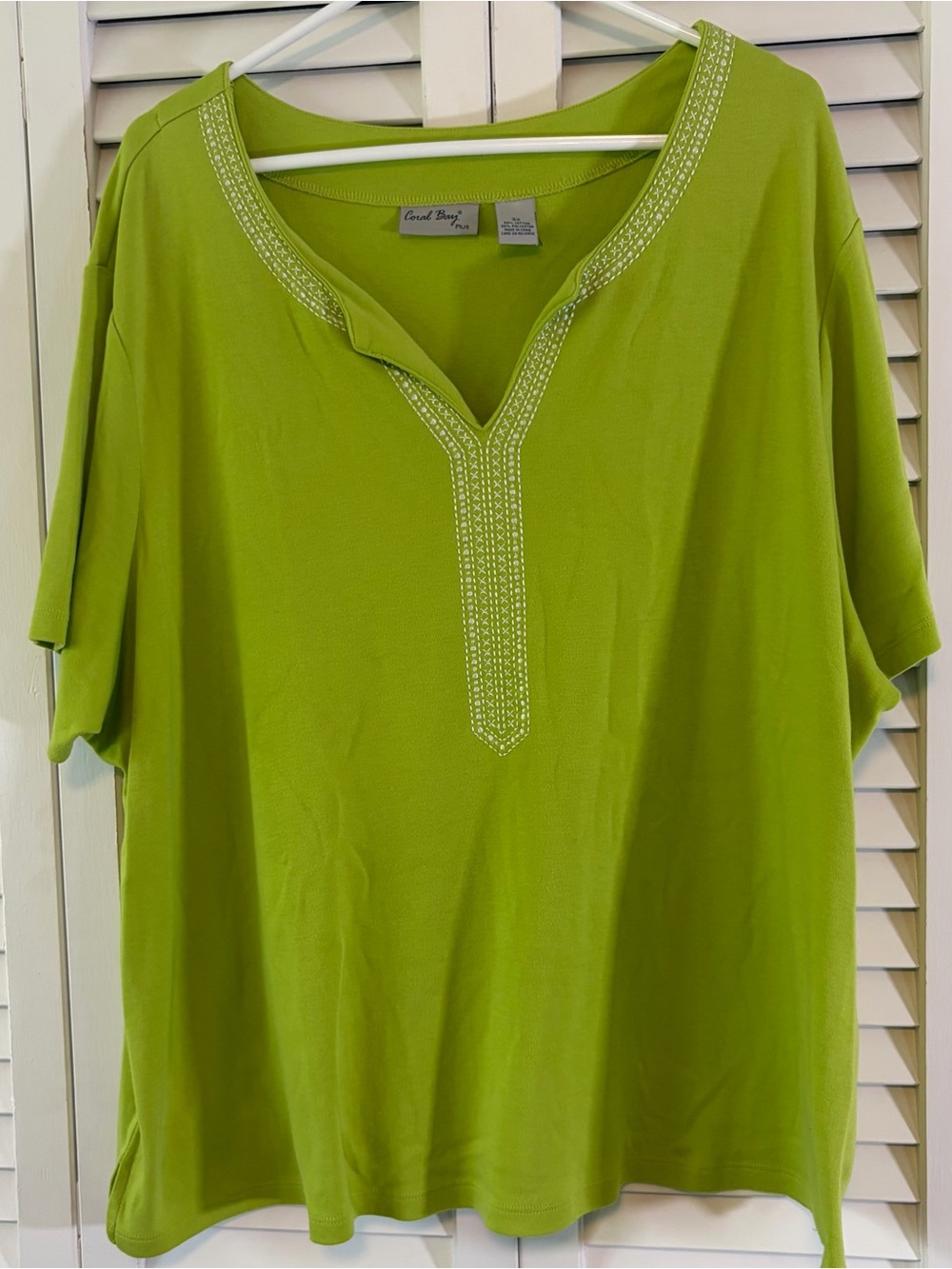 Coral Bay Lime Green Women's Short Sleeve Tunic with White Stitching